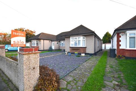 2 bedroom semi-detached bungalow for sale, Oaken Grange Drive, Southend-On-Sea