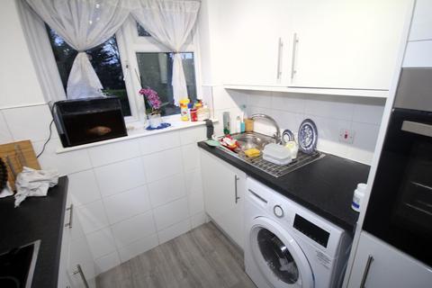 1 bedroom apartment to rent, Huxley Close, Uxbridge, UB8