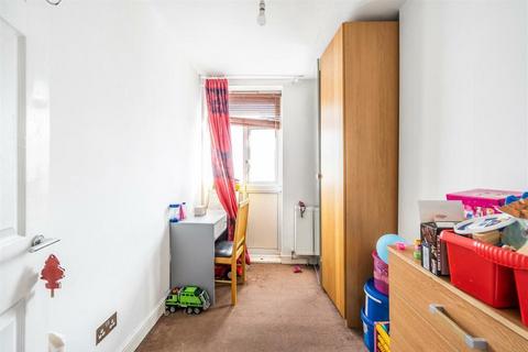 3 bedroom maisonette for sale, Maddams Street, London, E3