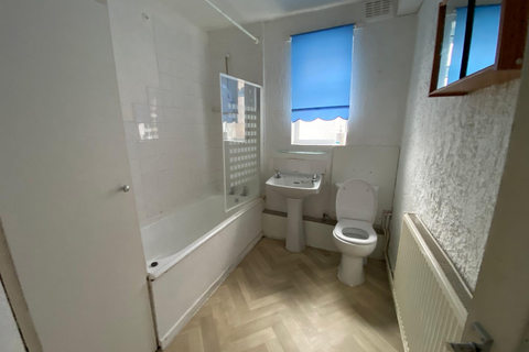 2 bedroom flat to rent, Russian Drive, Liverpool  L13