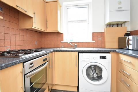 3 bedroom flat to rent, Fawcett Road, Southsea PO4