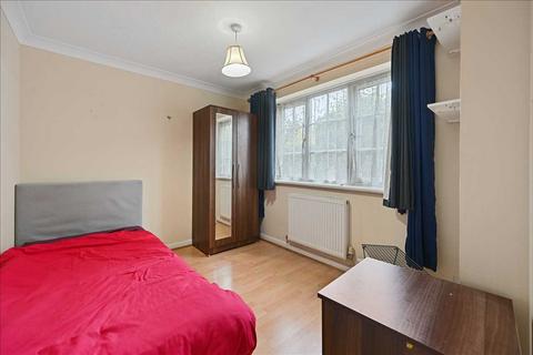 4 bedroom terraced house to rent, Spindlewood Gardens, South Croydon