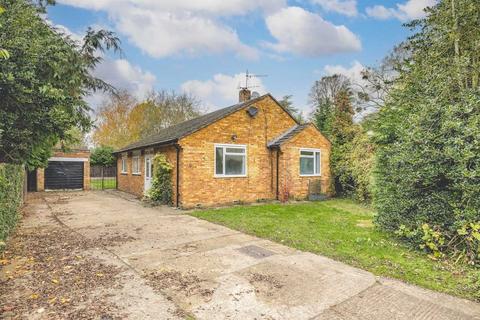 3 bedroom bungalow for sale, Elmcroft, Datchet SL3