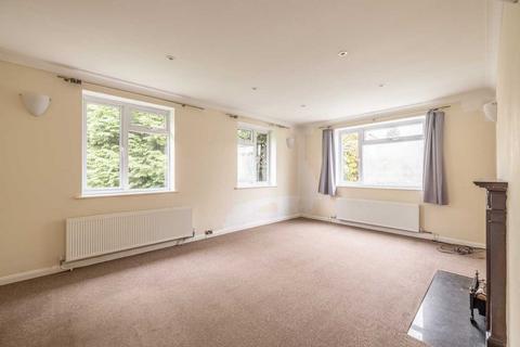 5 Elmcroft, Datchet, Slough, SL3 9DS