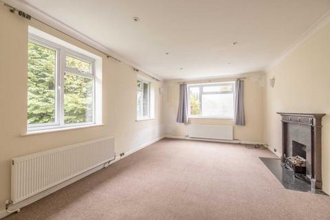 5 Elmcroft, Datchet, Slough, SL3 9DS