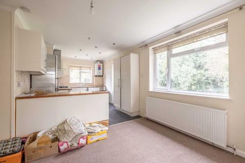 5 Elmcroft, Datchet, Slough, SL3 9DS