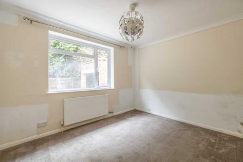 5 Elmcroft, Datchet, Slough, SL3 9DS