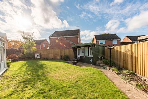 2 bedroom detached bungalow for sale, Longacre, Newbury RG14