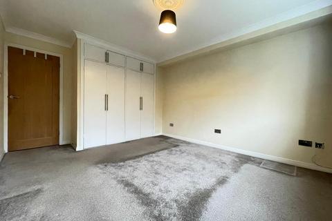 3 bedroom apartment to rent, Kingsmere, London Road, Brighton BN1