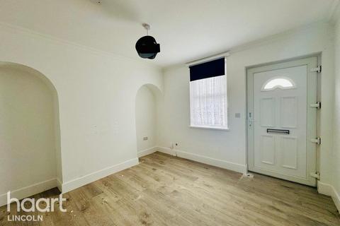 2 bedroom terraced house to rent, Thesiger Street, Lincoln