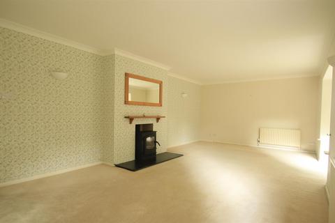 4 bedroom detached house to rent, Woodside Drive, Radbrook, Shrewsbury