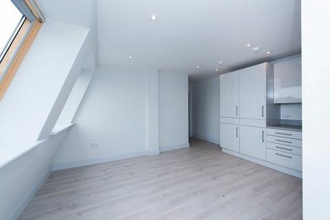 2 bedroom flat for sale, High Road, London N20