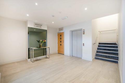 2 bedroom flat for sale, High Road, London N20