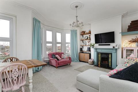 3 bedroom maisonette for sale, Superb Maisonette in Westbury Park