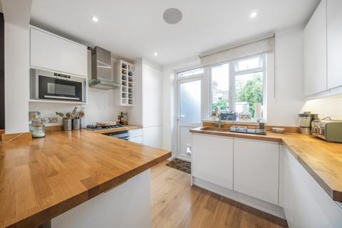 2 bedroom flat to rent, Devereux Road London SW11