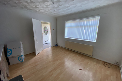 3 bedroom semi-detached house to rent, Dooley Drive, Bootle L30