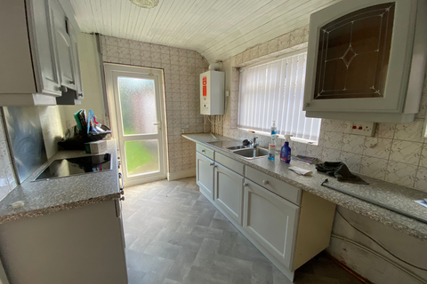 3 bedroom semi-detached house to rent, Dooley Drive, Bootle L30