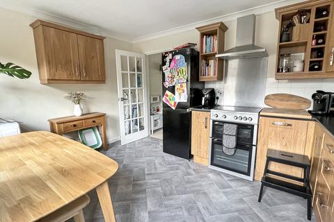 27 Arn View, Warminster, BA12 8TN