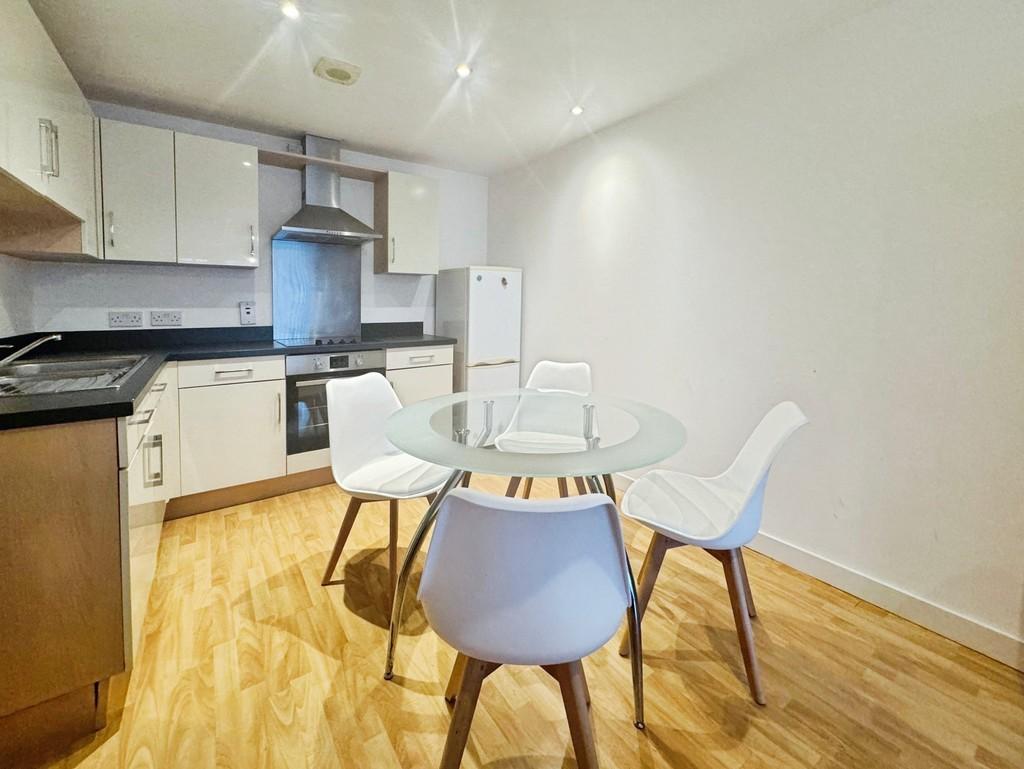 Apartment in Leeds, West Yorkshire - View 4