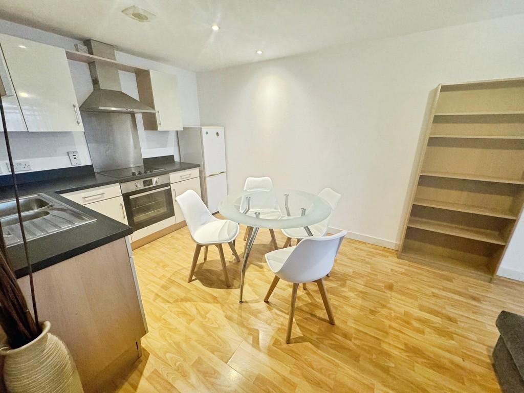 Apartment in Leeds, West Yorkshire - View 5