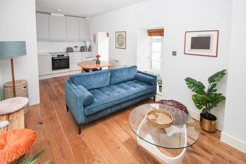 1 bedroom flat to rent, Robart House, 1 Lemna Road, Leytonstone, London, E11 1FF