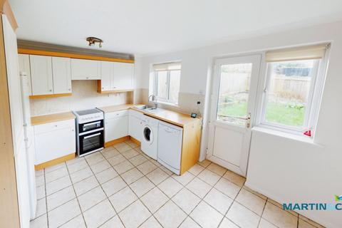 3 bedroom semi-detached house to rent, Abbot Walk, Aylesbury HP18