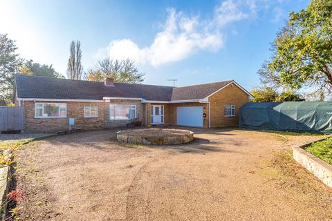 4 bedroom detached bungalow for sale, Newton Road, Rushden NN10