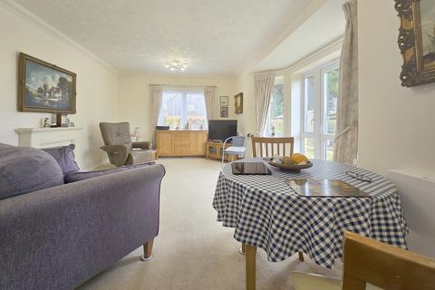 1 bedroom ground floor flat for sale, Knights Lodge, Lymington SO41