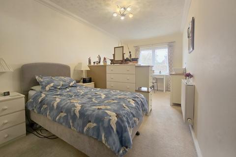 1 bedroom ground floor flat for sale, Knights Lodge, Lymington SO41