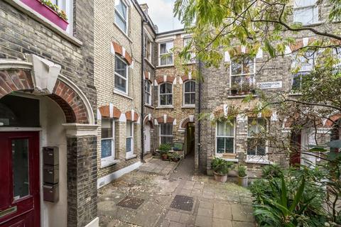 2 bedroom flat to rent, Bonnington Square, London SW8