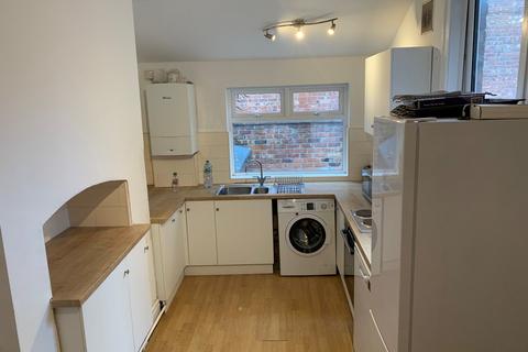 4 bedroom terraced house to rent, Platt Lane, Fallowfield