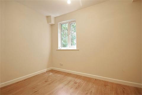 1 bedroom flat to rent, Magpie Close, Enfield, Greater London, EN1