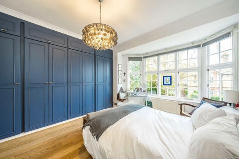 44 Wilton Crescent, London, SW19 3QS