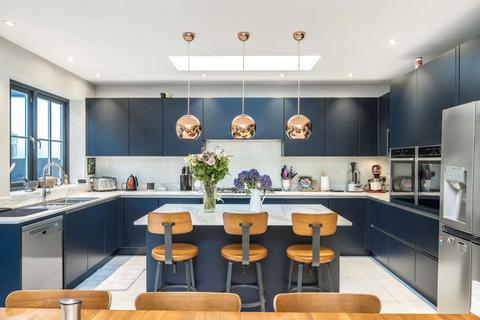 44 Wilton Crescent, London, SW19 3QS