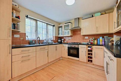 4 bedroom terraced house to rent, Spindlewood Gardens, Croydon, Surrey