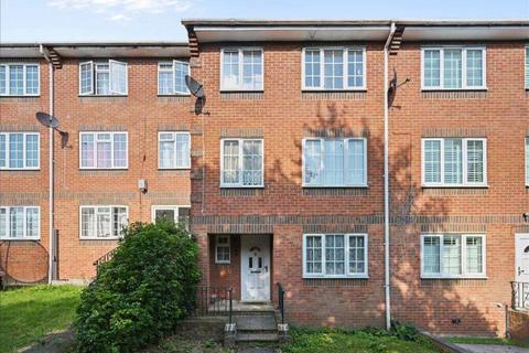 4 bedroom terraced house to rent, Spindlewood Gardens, Croydon, Surrey