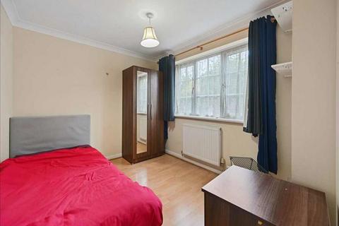 4 bedroom terraced house to rent, Spindlewood Gardens, Croydon, Surrey