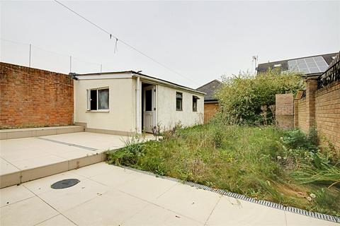 3 bedroom detached house to rent, Friends Avenue, Cheshunt, Waltham Cross, Hertfordshire, EN8