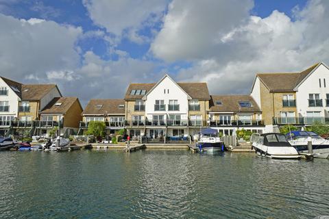 3 bedroom townhouse to rent, Bryher Island, Portsmouth PO6