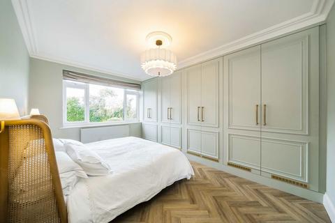 3 bedroom flat for sale, Creighton Avenue, London N2