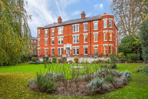 4 bedroom flat to rent, Riverview Mansions, Clevedon Road, Twickenham