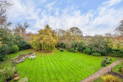 4 bedroom flat to rent, Riverview Mansions, Clevedon Road, Twickenham