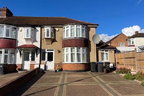 4 bedroom end of terrace house to rent, Charter Way, Southgate N14