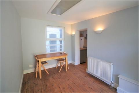 2 bedroom ground floor flat to rent, Victoria Street, Exeter EX4