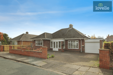 2 bedroom detached bungalow for sale, Dovedale Drive, Grimsby DN33