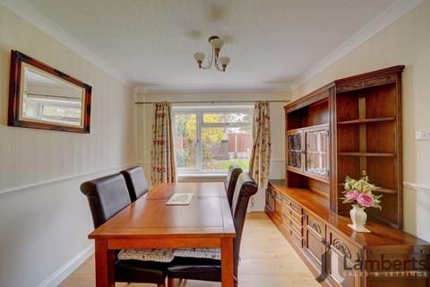 12 Badbury Close, Studley, B80 7RS