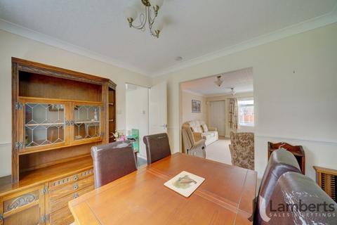 12 Badbury Close, Studley, B80 7RS