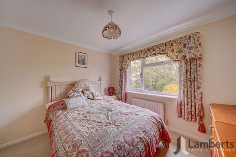 12 Badbury Close, Studley, B80 7RS