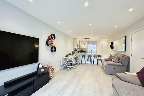 2 bedroom flat for sale, Boulevard Drive, London