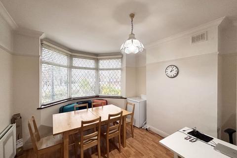 3 bedroom house for sale, Camrose Avenue, Edgware